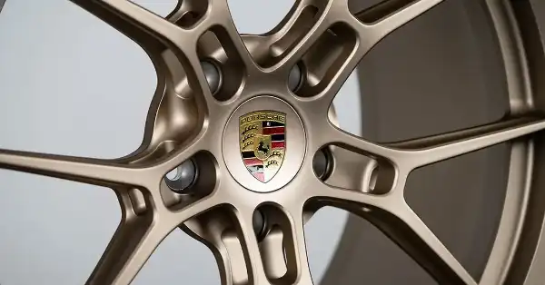Close up of 21 inch Porsche Neodyme Alloy Wheel.