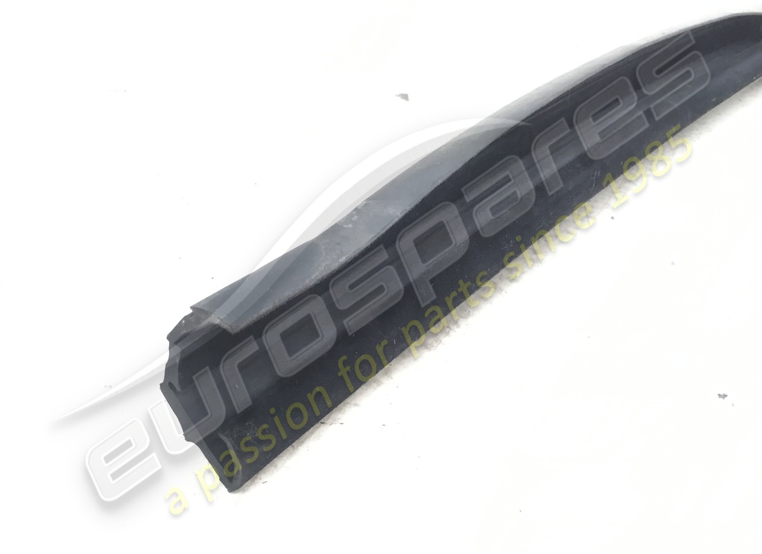 used maserati lh rear door glass guide ga. part number 69288300 (2)