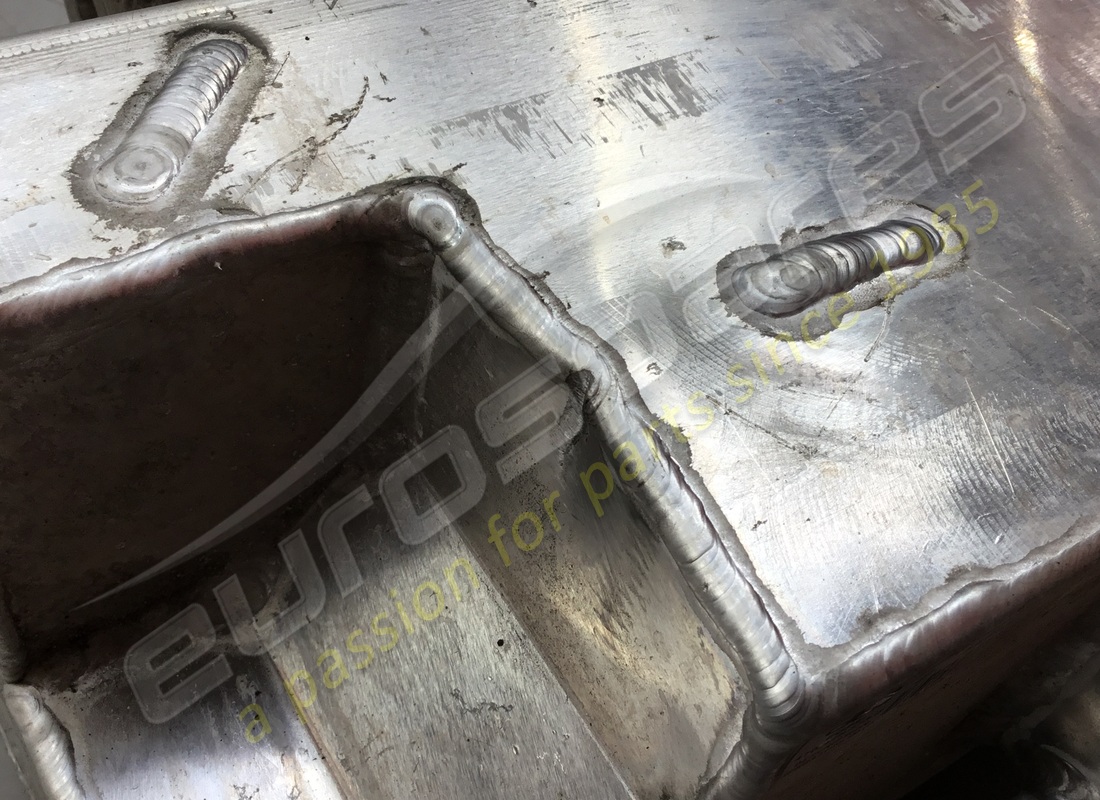 used lamborghini oil reservoir. part number 470115373g (2)