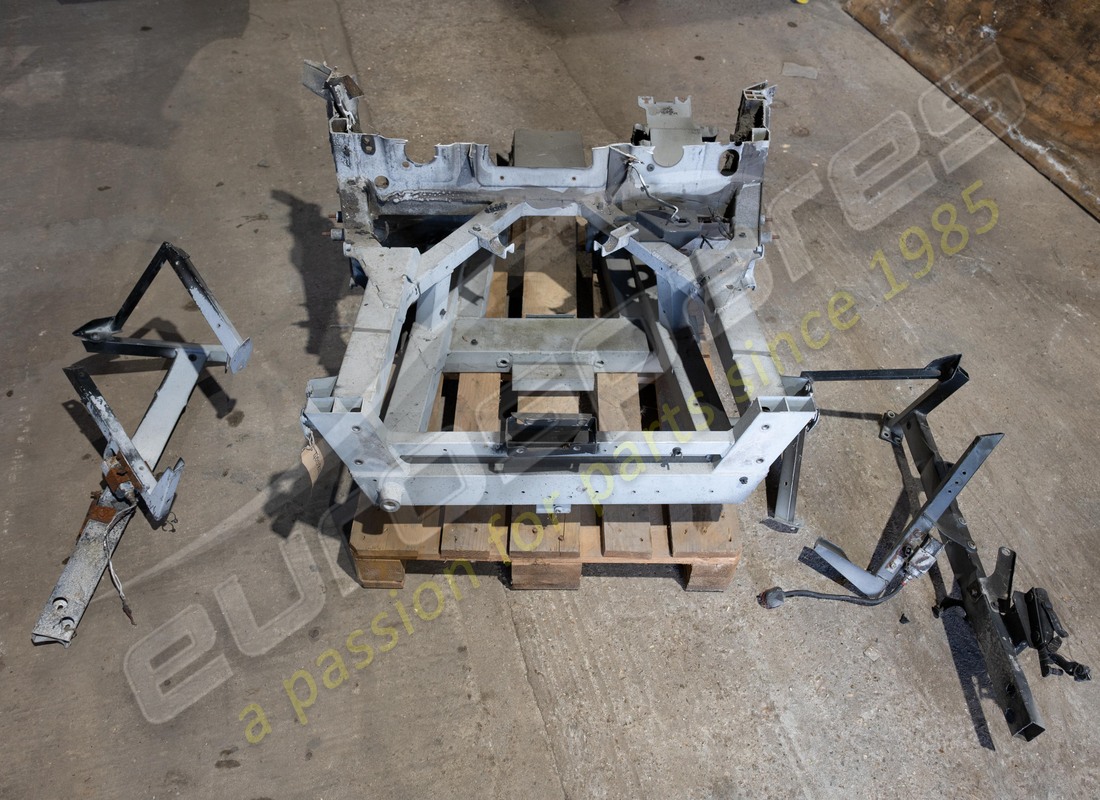 used lamborghini front end frame. part number 400805011f (1)