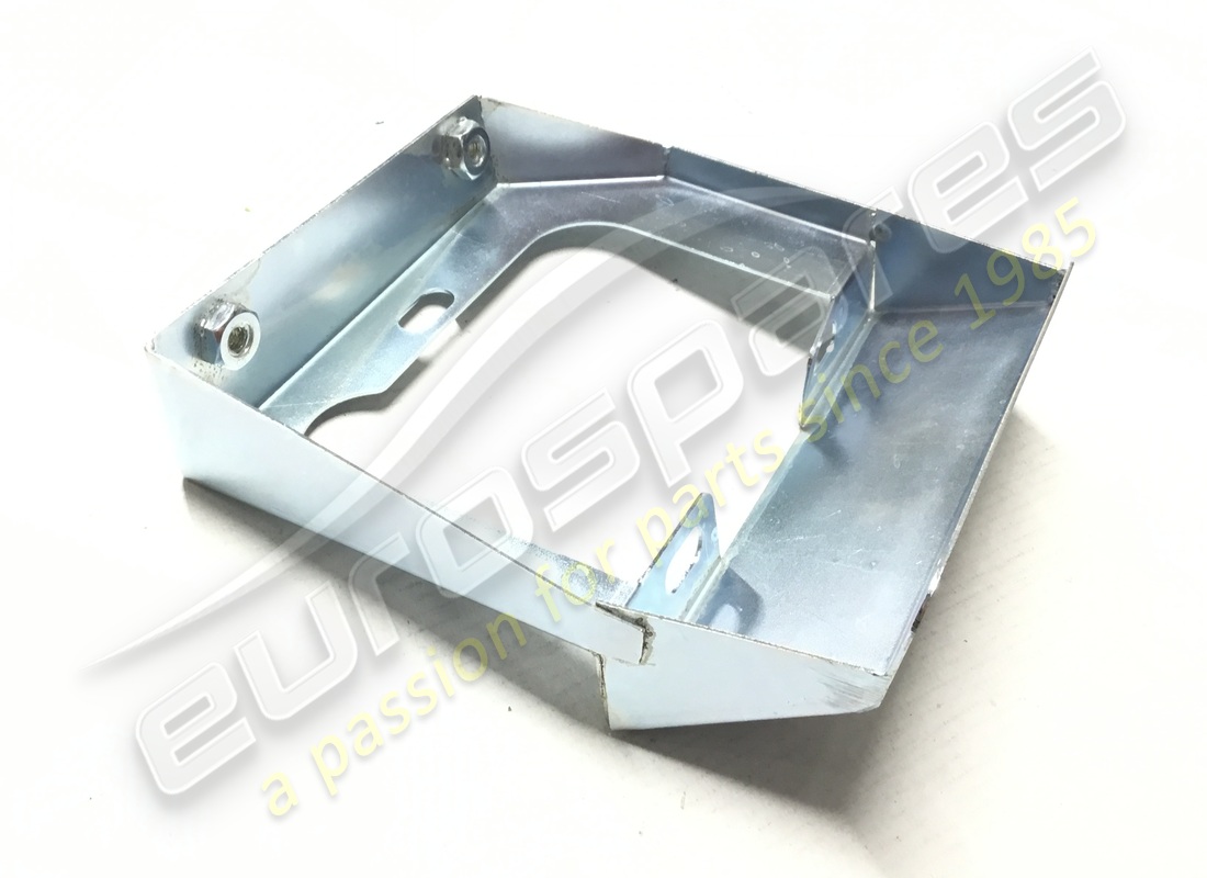 new maserati fog light fastening lh brack. part number 376330671 (1)