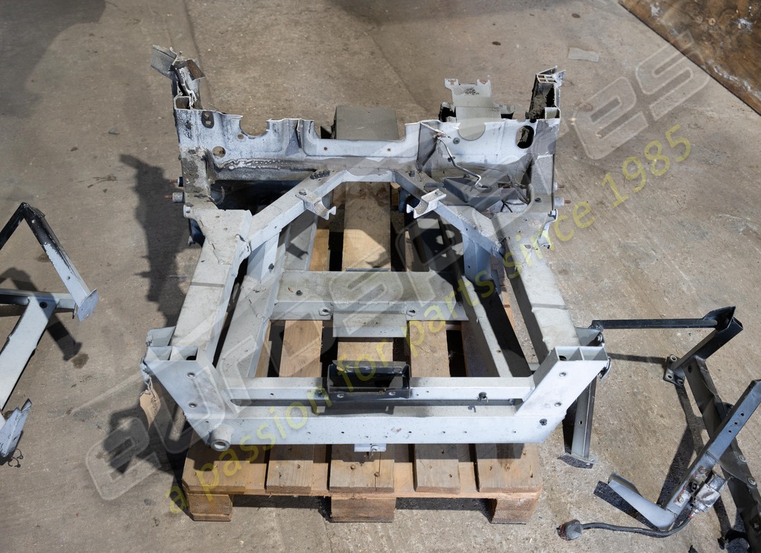 used lamborghini front end frame. part number 400805011f (2)