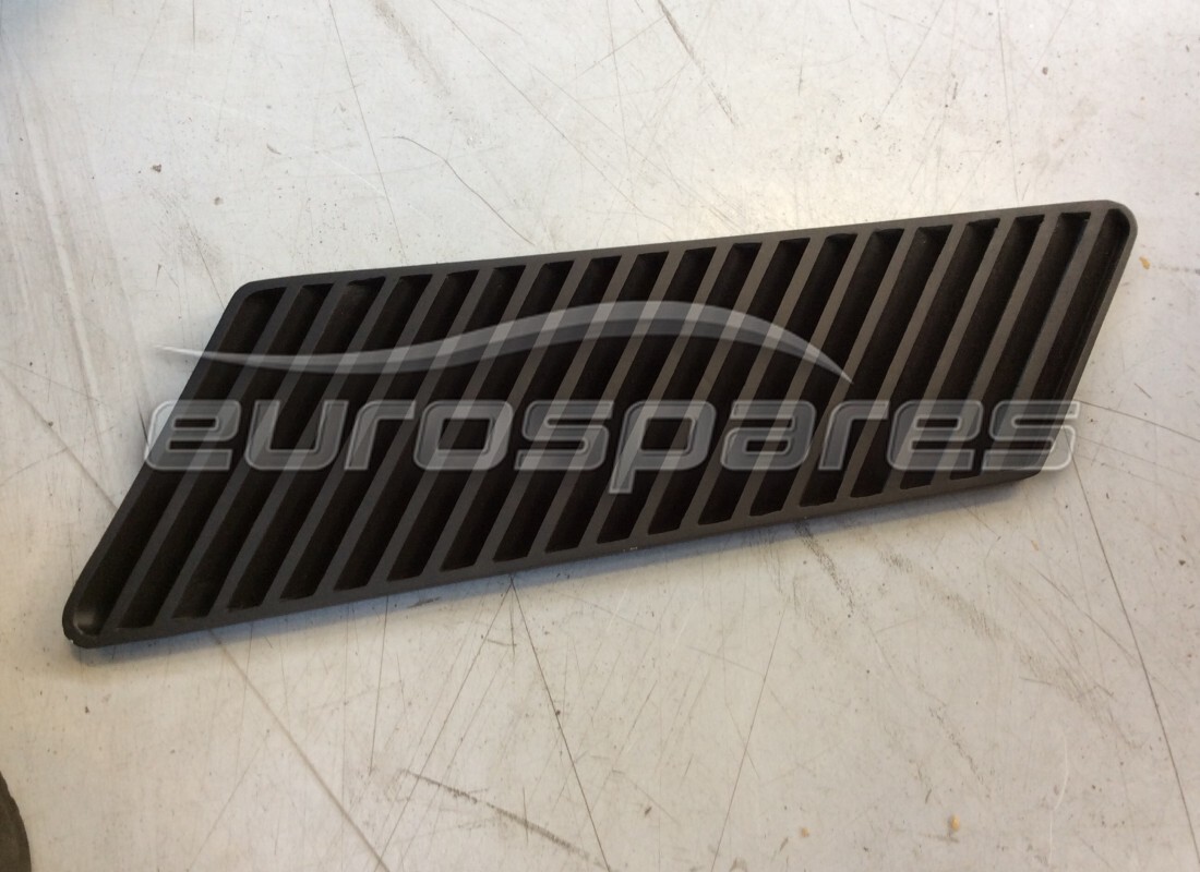 new ferrari rh front wing grille. part number 2518665006 (1)