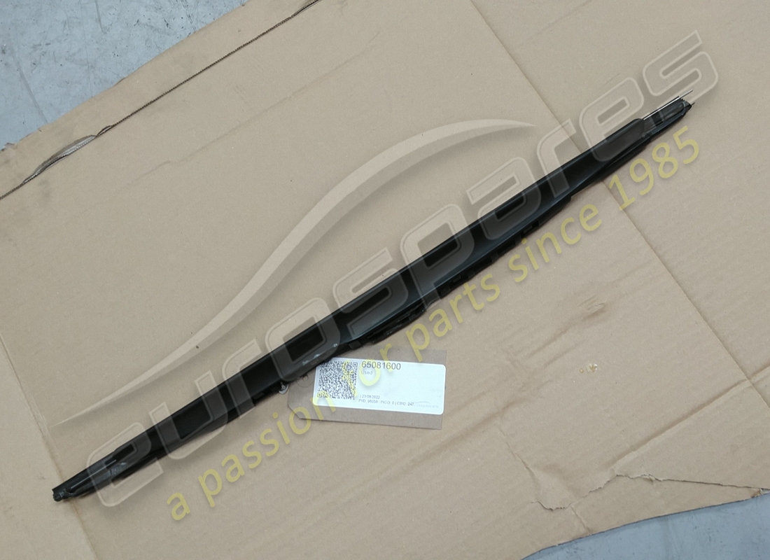 USED Ferrari RH WINDSCREEN WIPER BRUSH . PART NUMBER 65081600 (1)