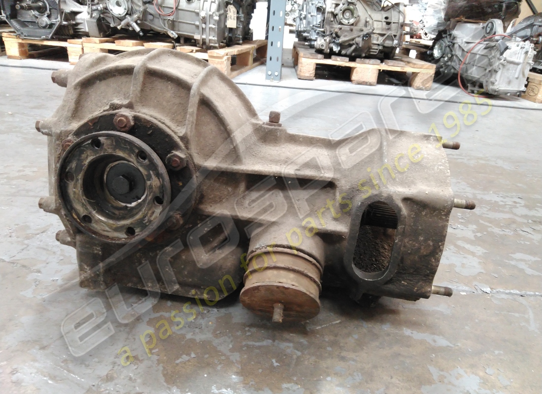 used ferrari differential casing complete. part number 130589 (2)