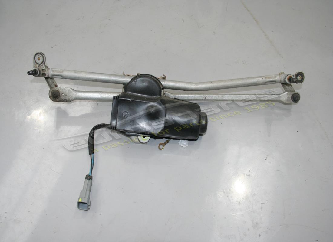 USED Maserati LHD COMPLETE WINDSCREEN WIPER ASSEMBLY . PART NUMBER 67115800 (1)