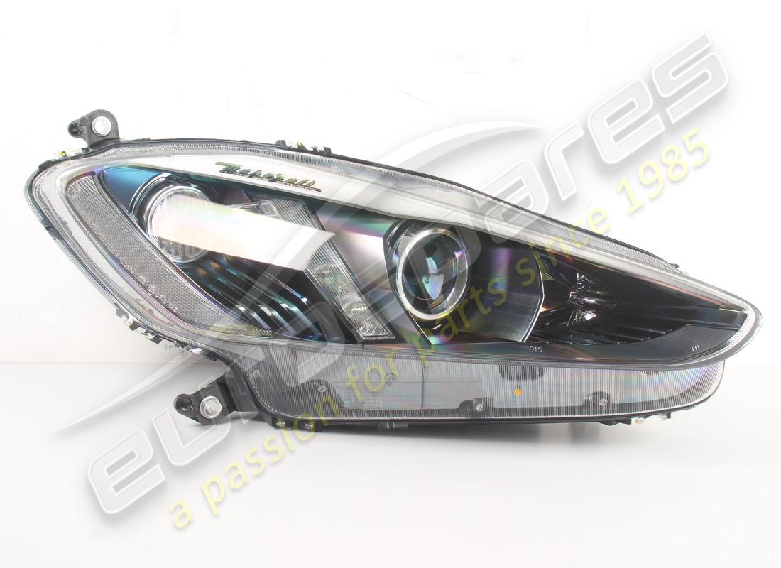new maserati rh front headlight. part number 350565 (1)