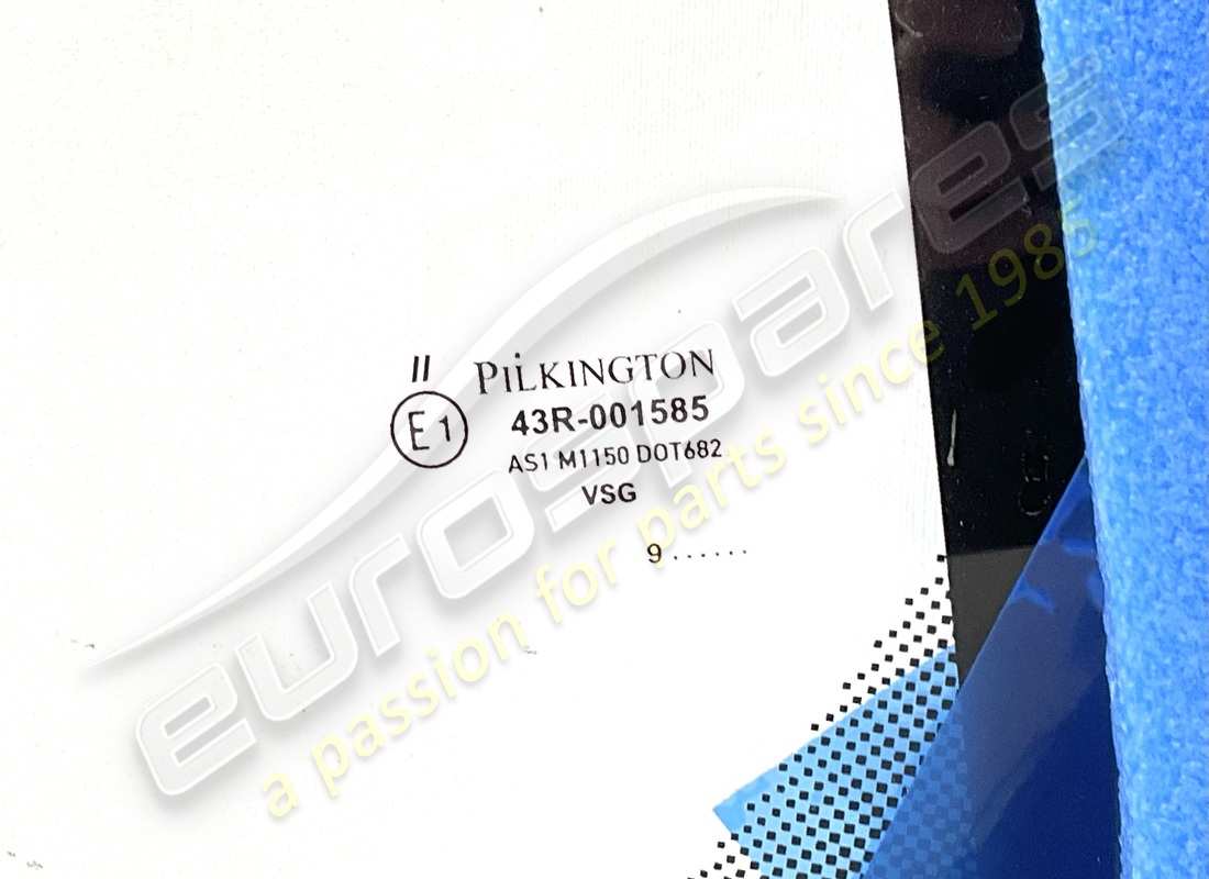 new eurospares windscreen testarossa & 512tr & (central antenna connection). part number 63020000 (2)