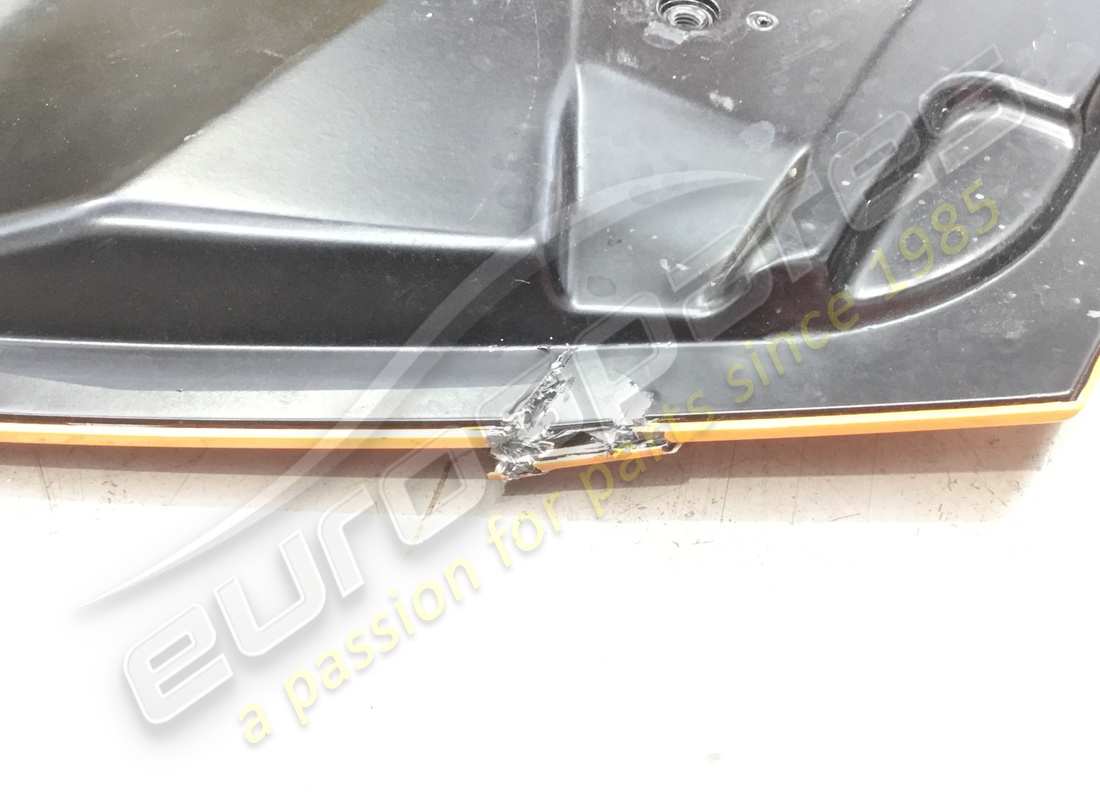 damaged lamborghini trunk lid. part number 476827025 (4)