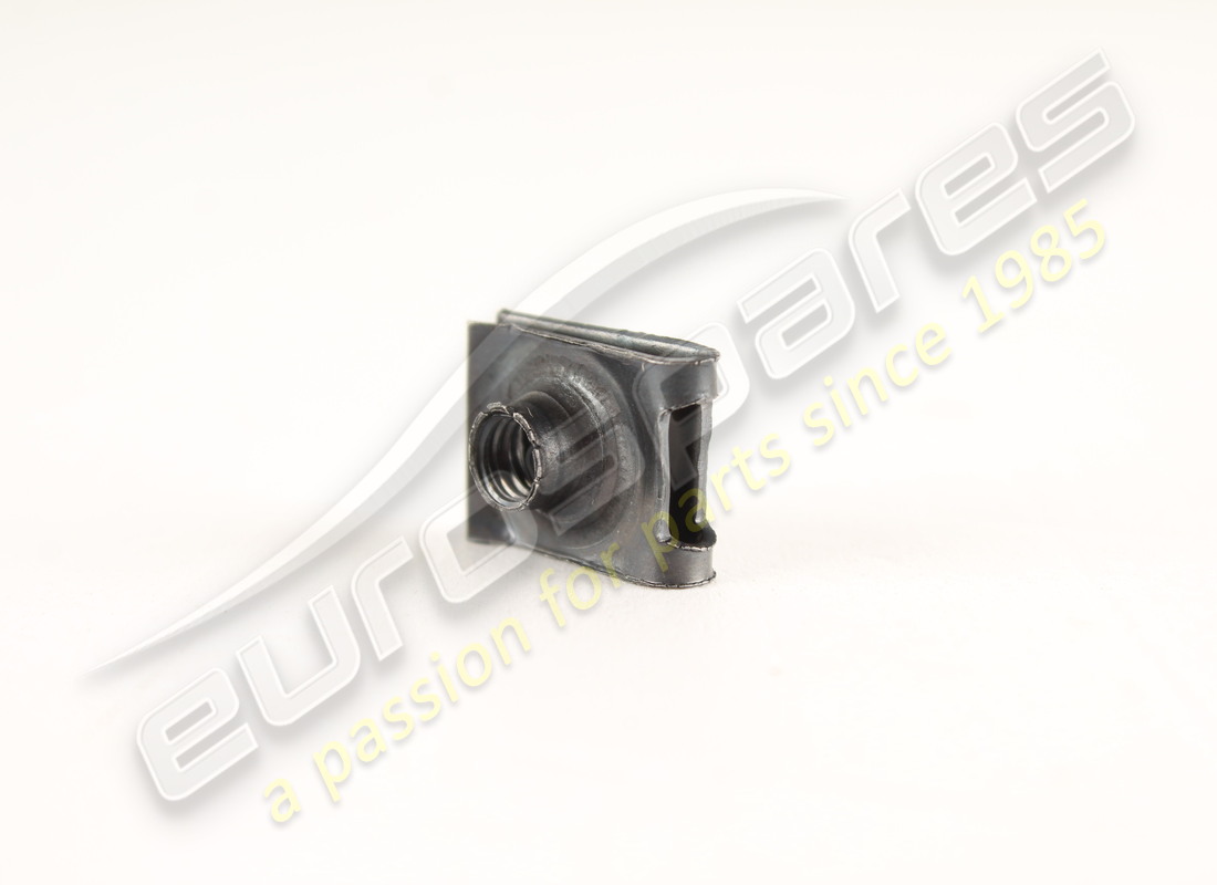 new maserati bracket. part number 67257100 (1)