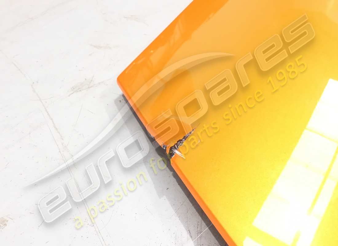 damaged lamborghini trunk lid. part number 476827025 (3)