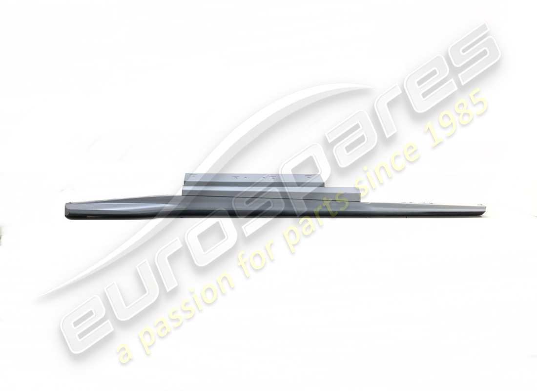 new ferrari complete rh outer sill cover. part number 88068610 (1)