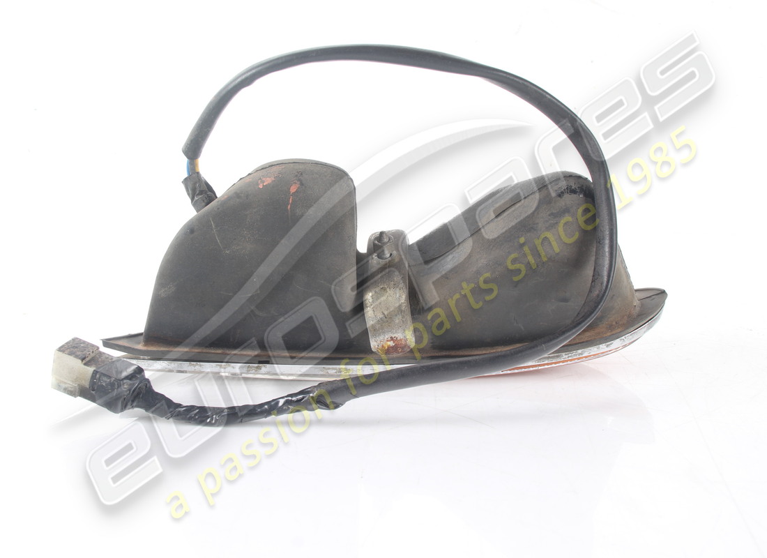 USED LAMBORGHINI RHS FRONT SIDE LAMP. PART NUMBER 006119081 (4) used lamborghini rhs front side lamp. part number 006119081 (4)