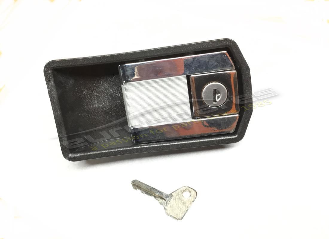 new ferrari rh door handle. part number 40062507 (1)
