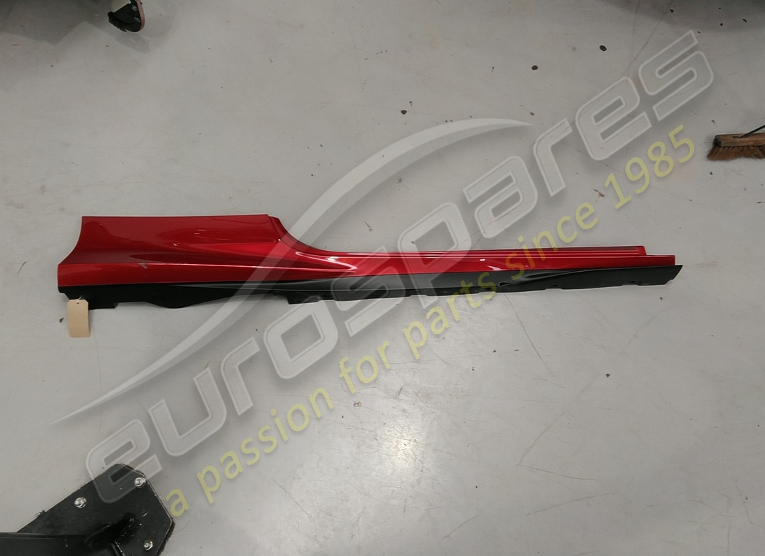 damaged ferrari complete rh underdoor trim. part number 985861771 (3)