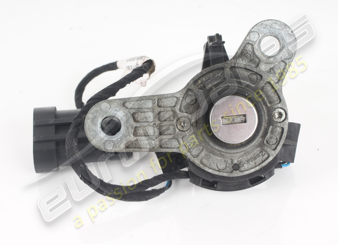 USED Ferrari COMPLETE LATCH MOUNTING . PART NUMBER 82811200 (1) USED Ferrari COMPLETE LATCH MOUNTING . PART NUMBER 82811200 (1)