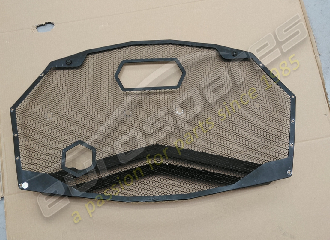 DAMAGED Lamborghini COVER . PART NUMBER 470103786L (1)