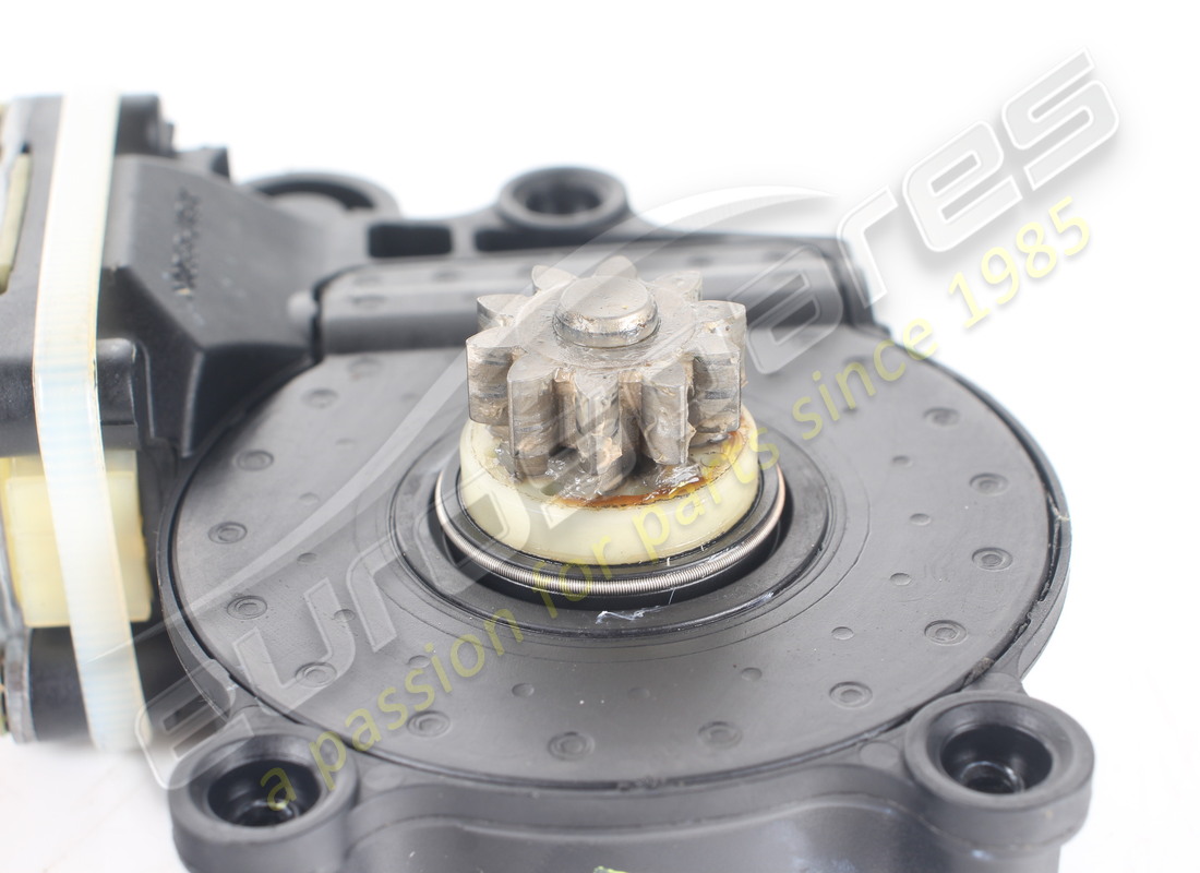 USED FERRARI LH WINDOW MOTOR. PART NUMBER 63211900 (6) used ferrari lh window motor. part number 63211900 (6)