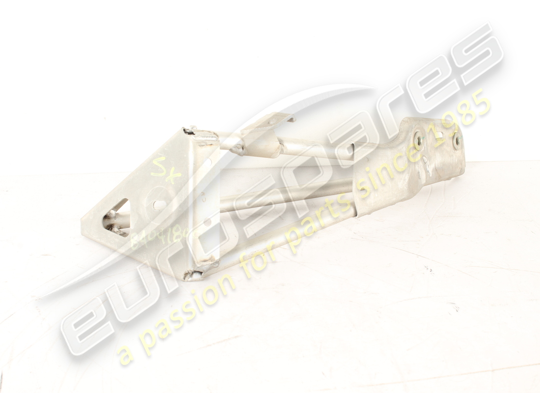 new ferrari lh flank mounting bracket. part number 84041800 (1)