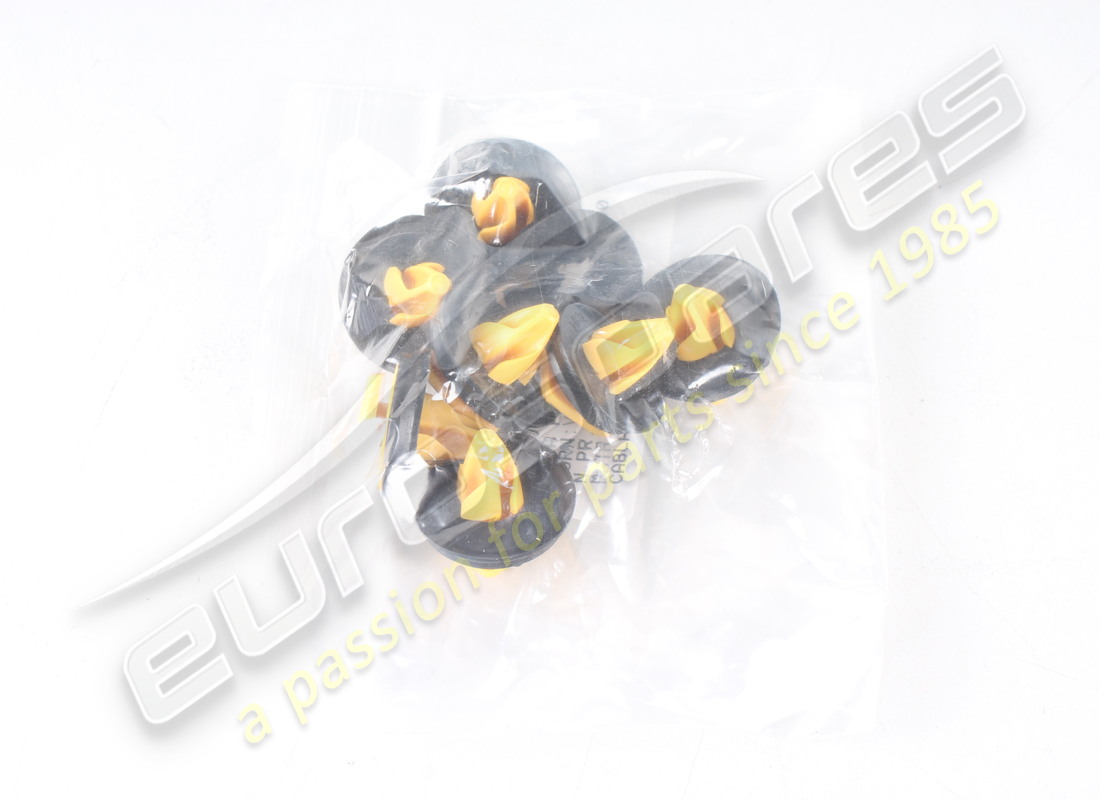 NEW MASERATI RH REAR WHEEL HOUSING ARCH MOULDING. PART NUMBER 670192640 (3) new maserati rh rear wheel housing arch moulding. part number 670192640 (3)