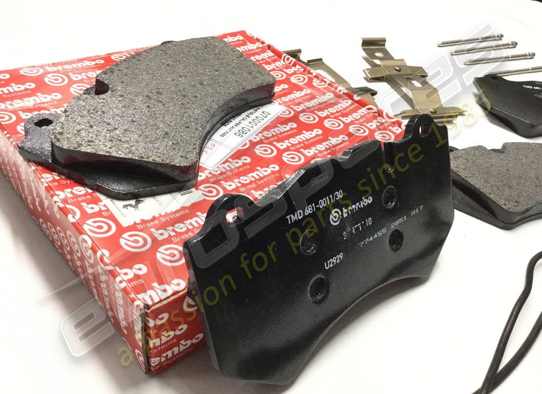 new ferrari kit of front pads. part number 70001086 (3)