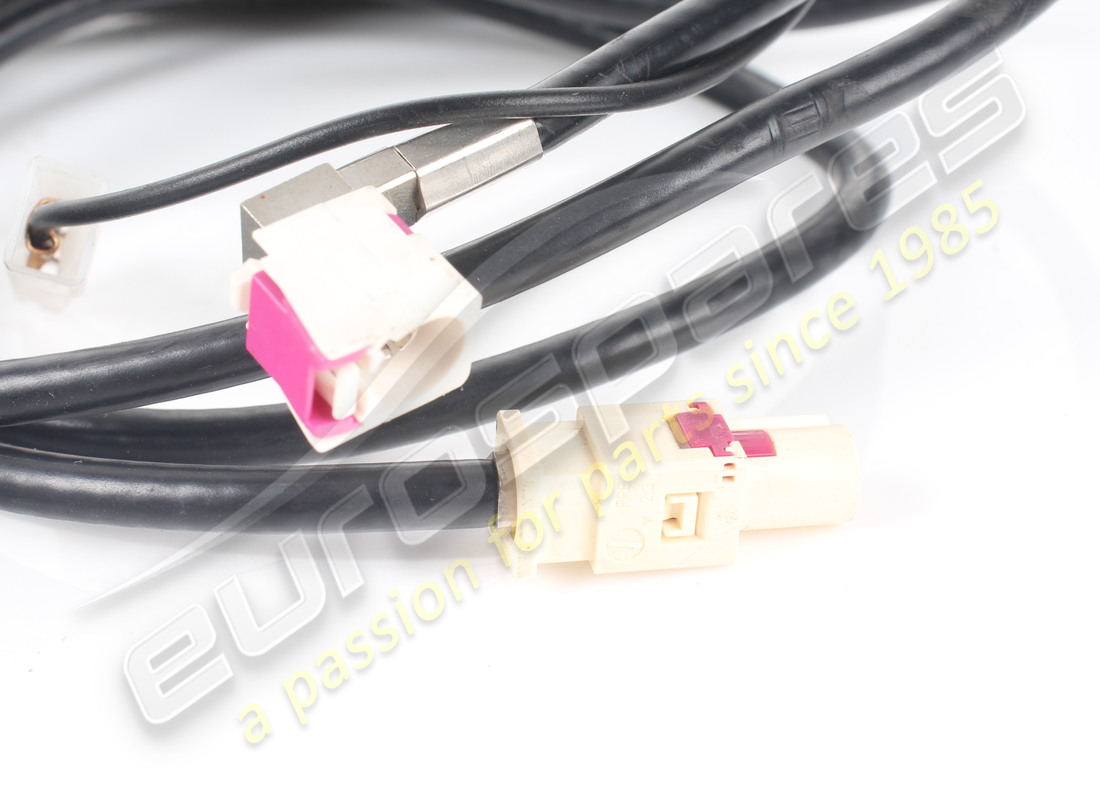 USED FERRARI PHANTOM BOX RADIO AM/FM CABL. PART NUMBER 277202 (2) used ferrari phantom box radio am/fm cabl. part number 277202 (2)