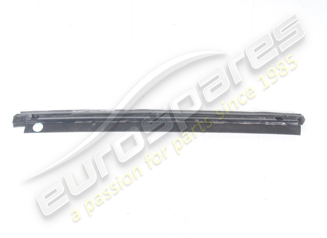 USED FERRARI RH MOULDING. PART NUMBER 61538900 (4) used ferrari rh moulding. part number 61538900 (4)