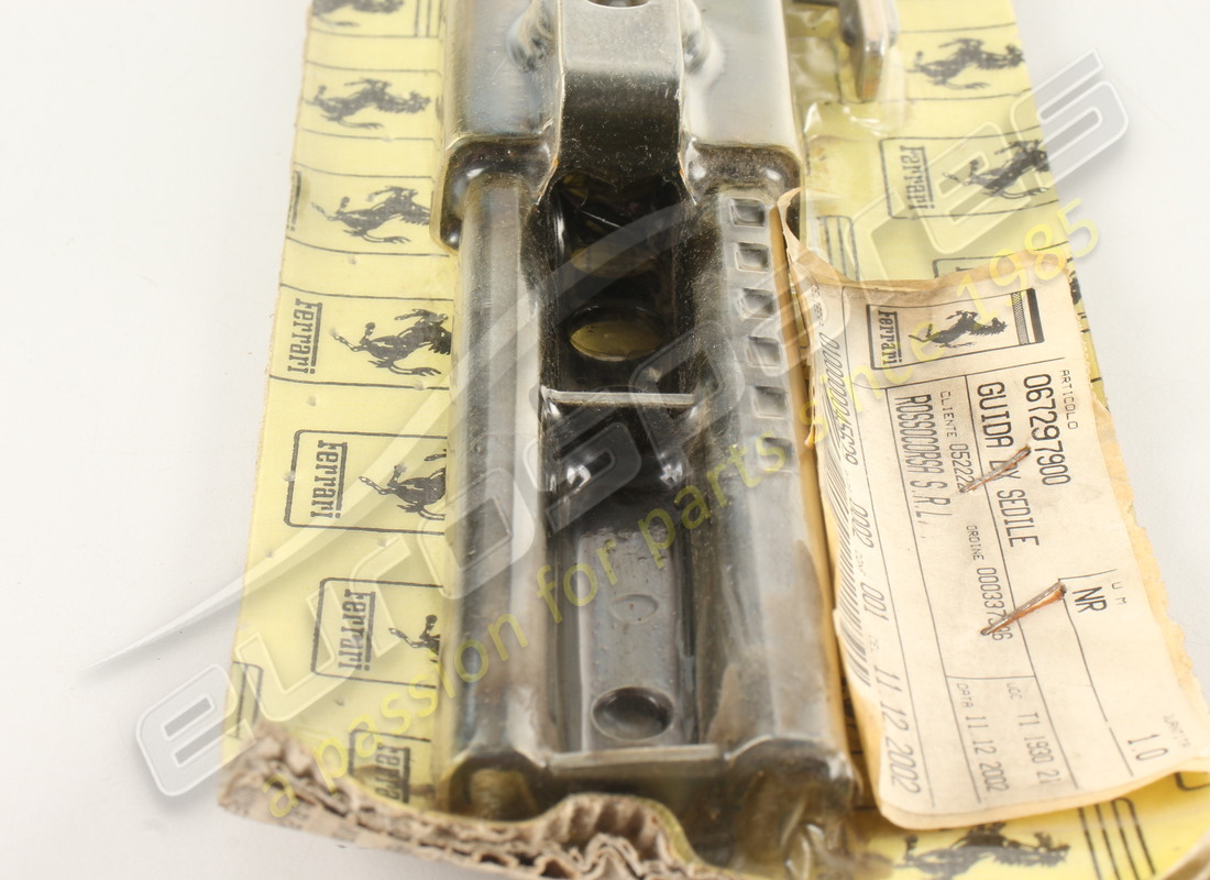 new ferrari complete rh seat guide. part number 67297900 (6)