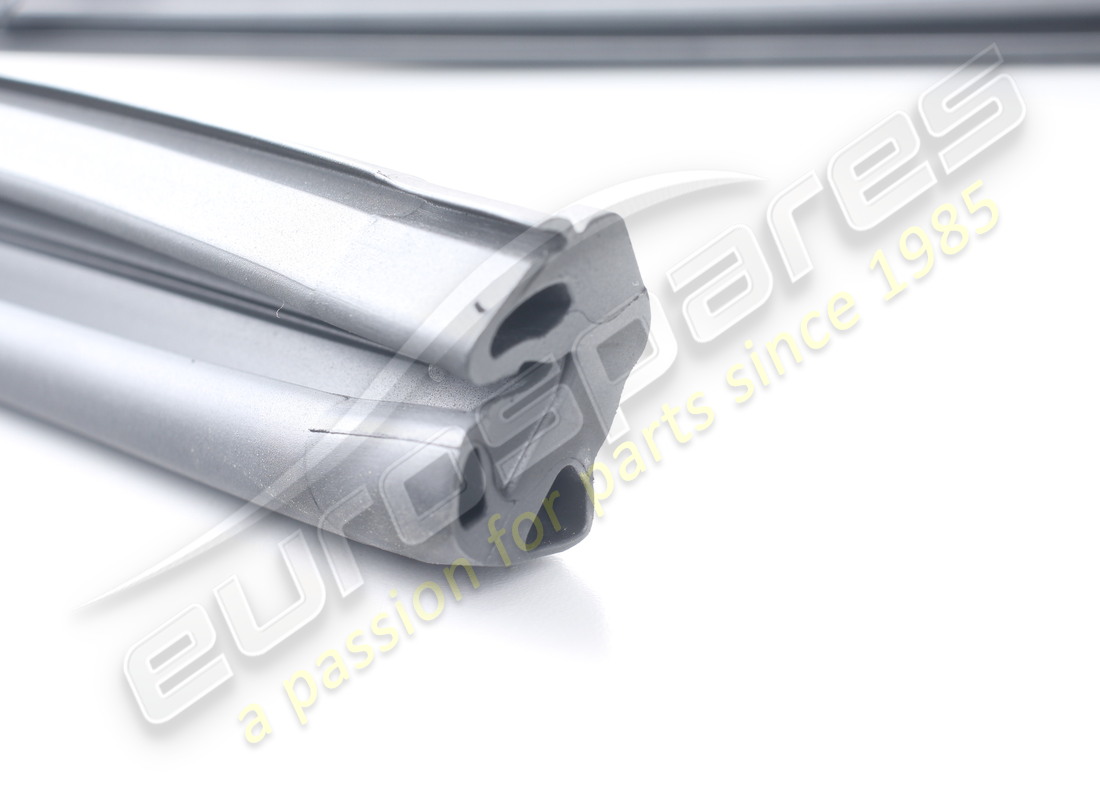 new ferrari front capote gasket. part number 80458300 (3)