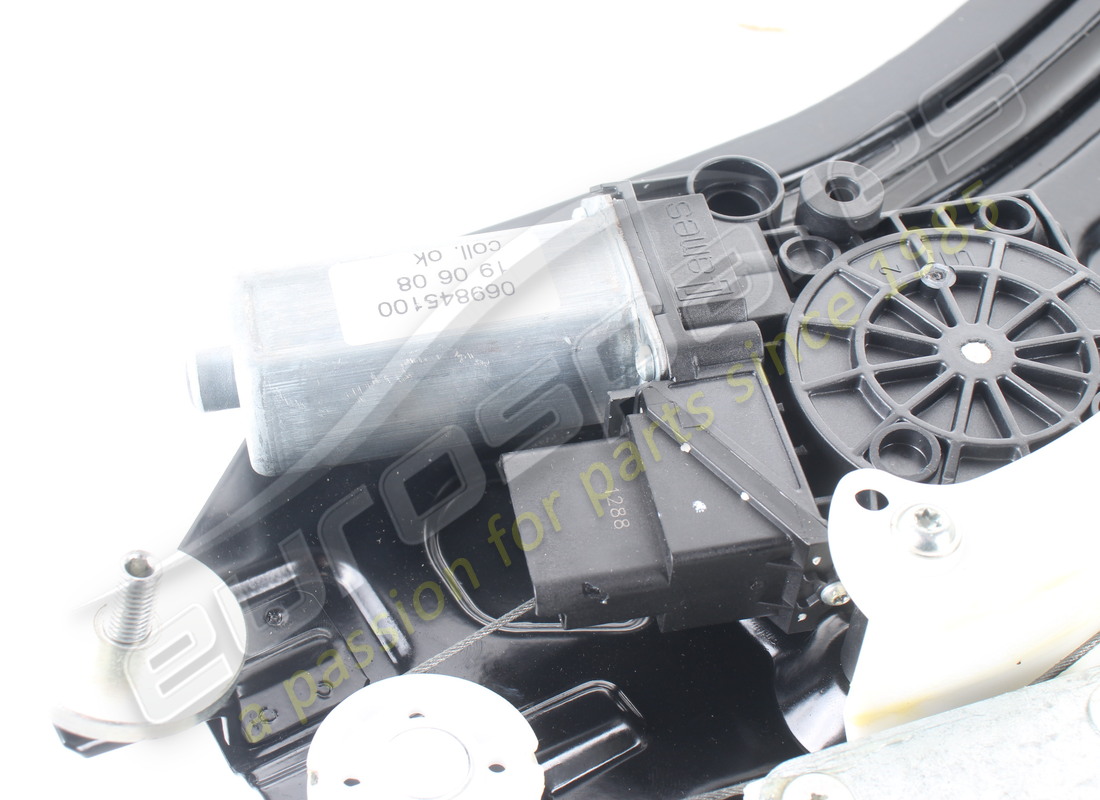 new ferrari rear rh glass lift. part number 69845100 (5)