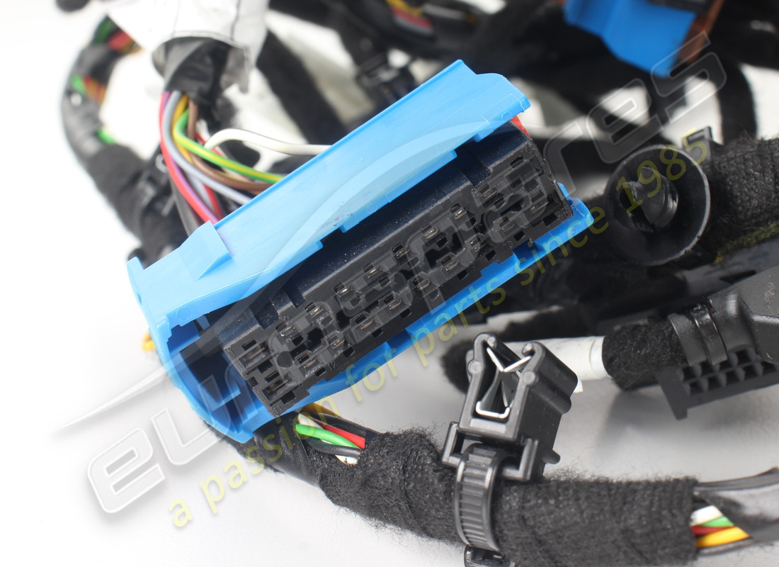 used maserati consolle wiring harness. part number 670038106 (3)