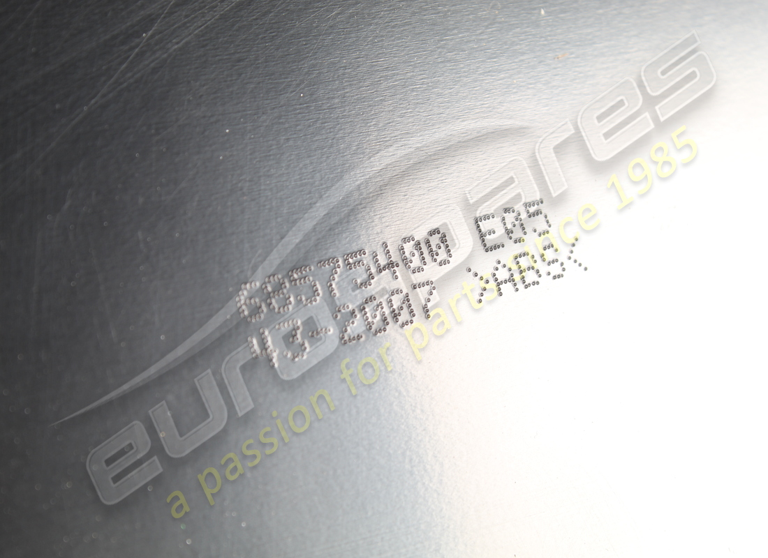 new ferrari rh rear panel for rear whe. part number 68575400 (3)