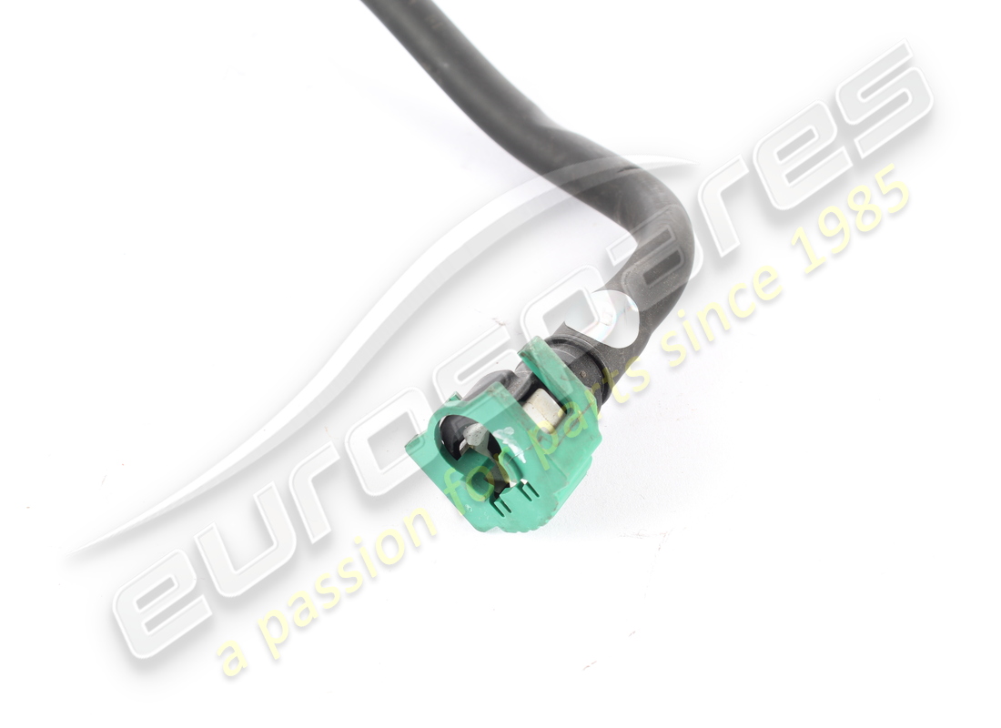 USED FERRARI PIPE BETWEEN FILTER-RH VALVE. PART NUMBER 277355 (3) used ferrari pipe between filter-rh valve. part number 277355 (3)