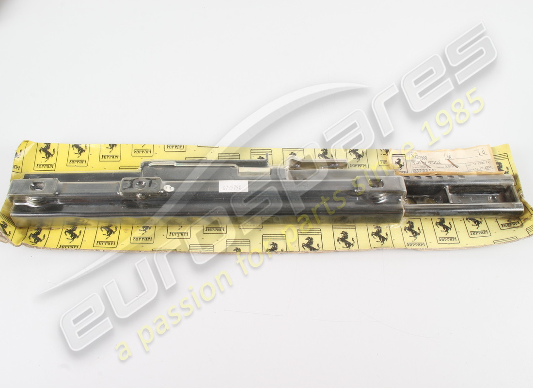 new ferrari complete rh seat guide. part number 67297900 (1)