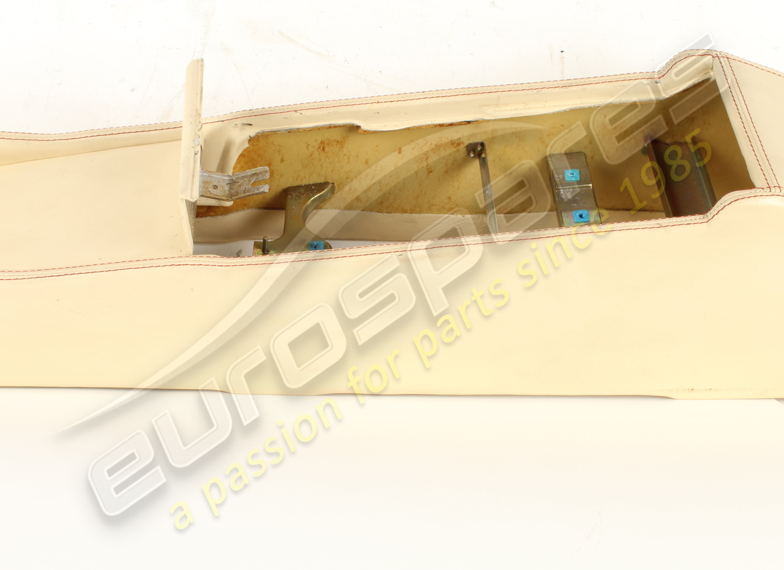 used ferrari rhd console in cream vm3997. part number 65450204 (3)