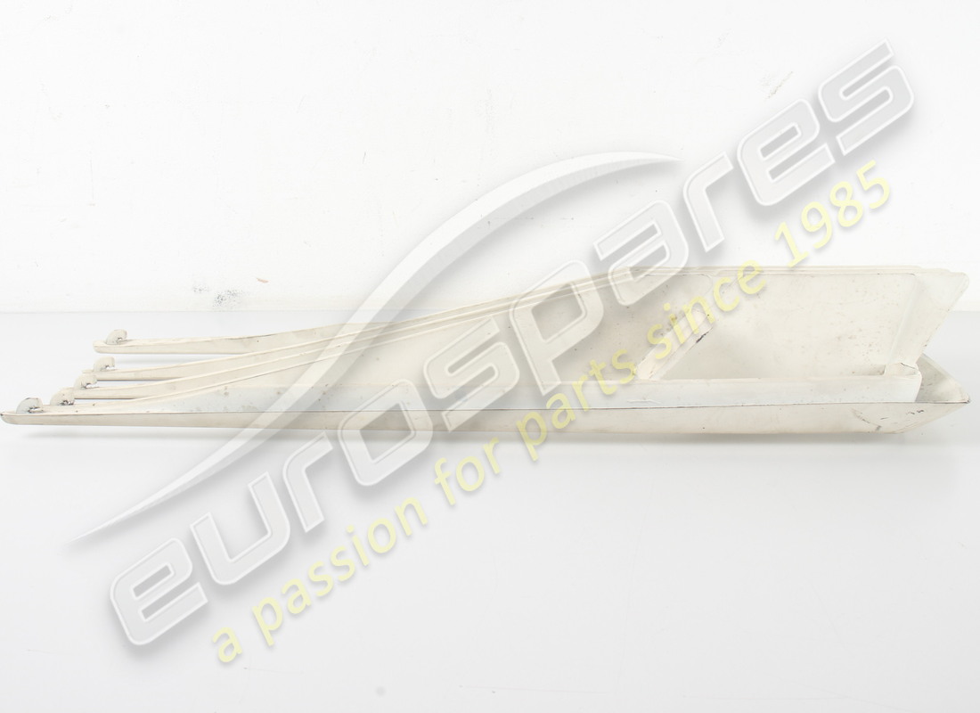 new (other) ferrari rh rear wing grille. part number 62529610 (3)