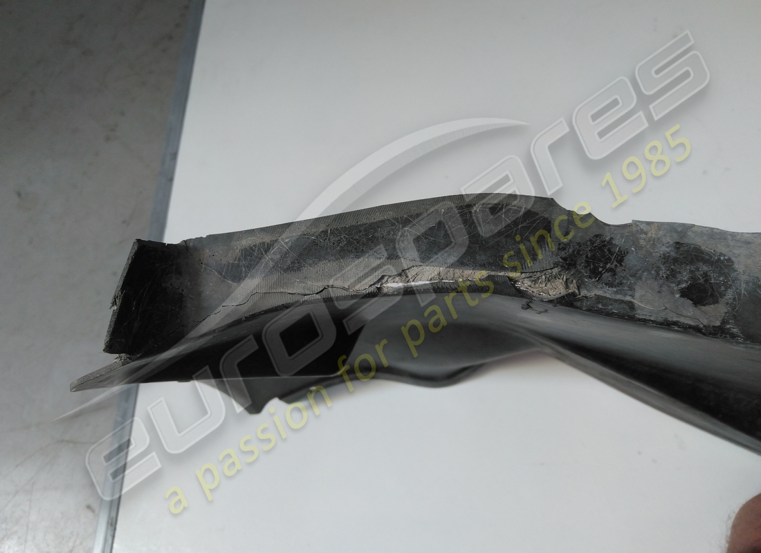 damaged ferrari wheelhouse panel lh . part number 64272900 (2)
