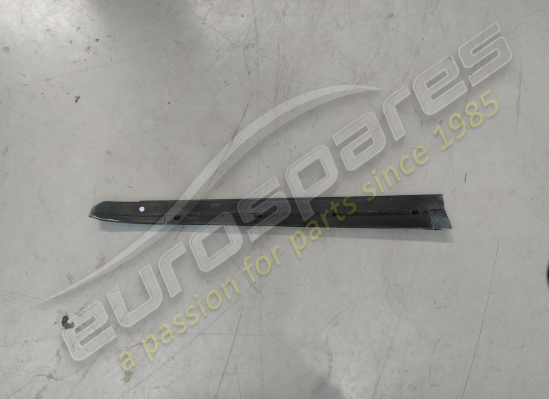 used ferrari lh kick strip. part number 63212900 (1)