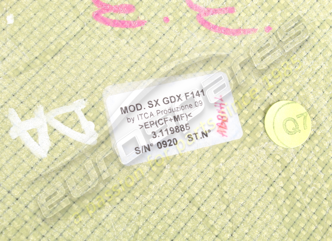 USED FERRARI RH MOULDING -CARBON VERSIO. PART NUMBER 69374900 (7) used ferrari rh moulding -carbon versio. part number 69374900 (7)