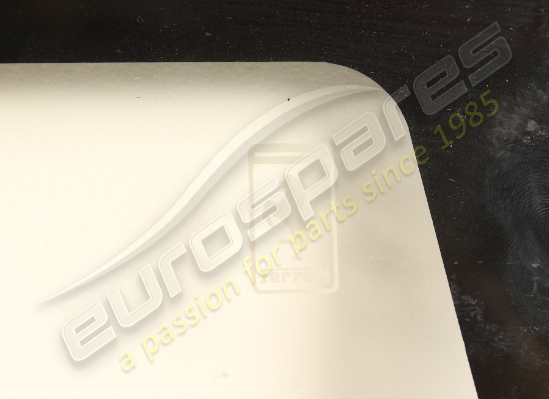 used ferrari rh rear glass. part number 61549500 (3)
