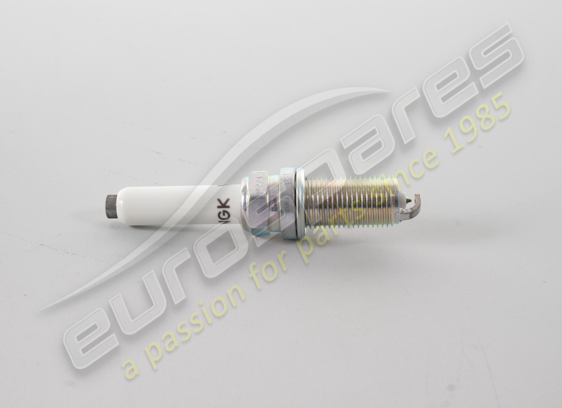 new porsche spark plug. part number 95890560100 (1)