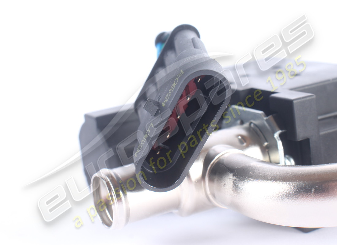 NEW FERRARI RH TGK VALVE. PART NUMBER 67635900 (6) new ferrari rh tgk valve. part number 67635900 (6)