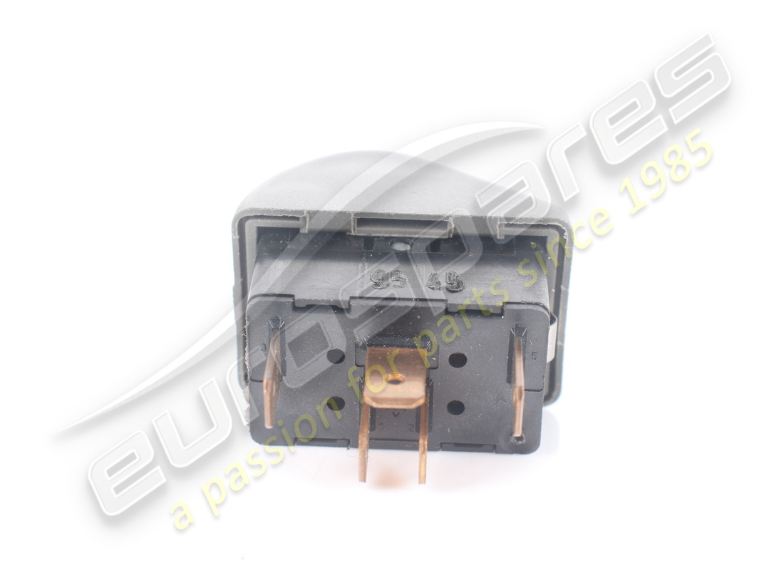 USED FERRARI SWITCH. PART NUMBER 165246 (4) used ferrari switch. part number 165246 (4)