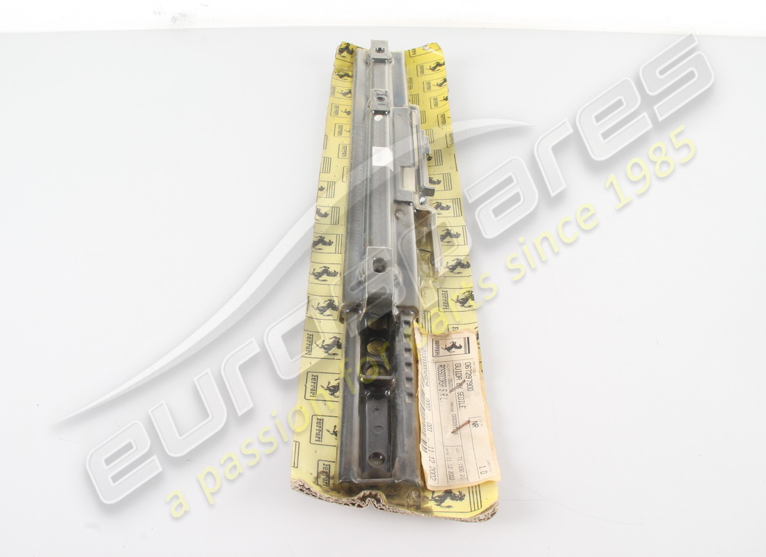 new ferrari complete rh seat guide. part number 67297900 (5)