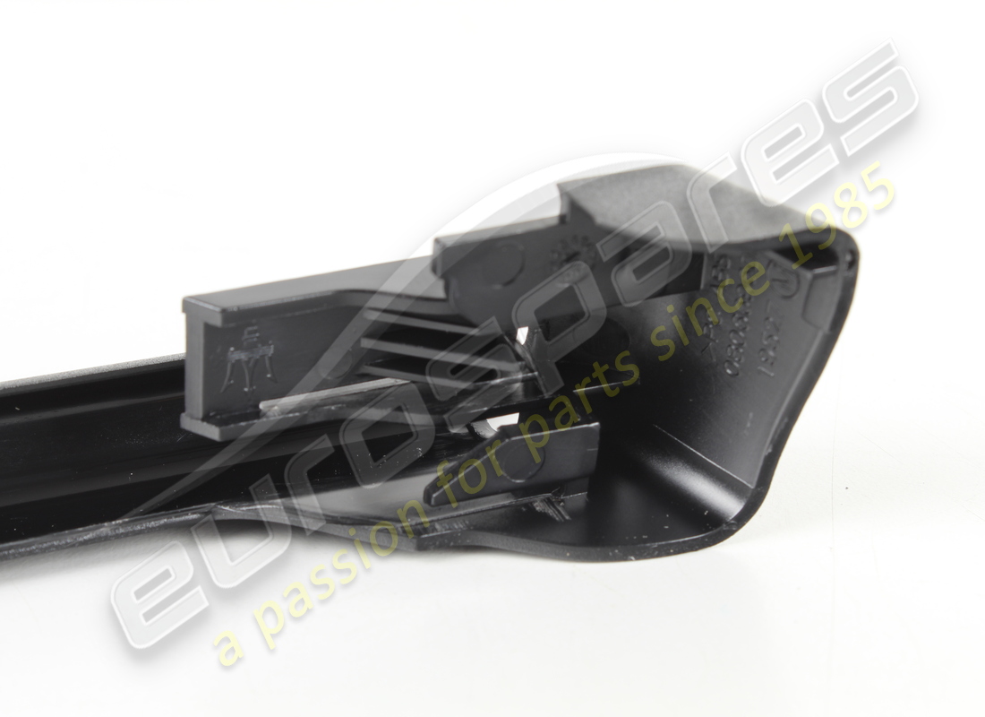 new maserati front lh covering front seat. part number 80669600 (4)