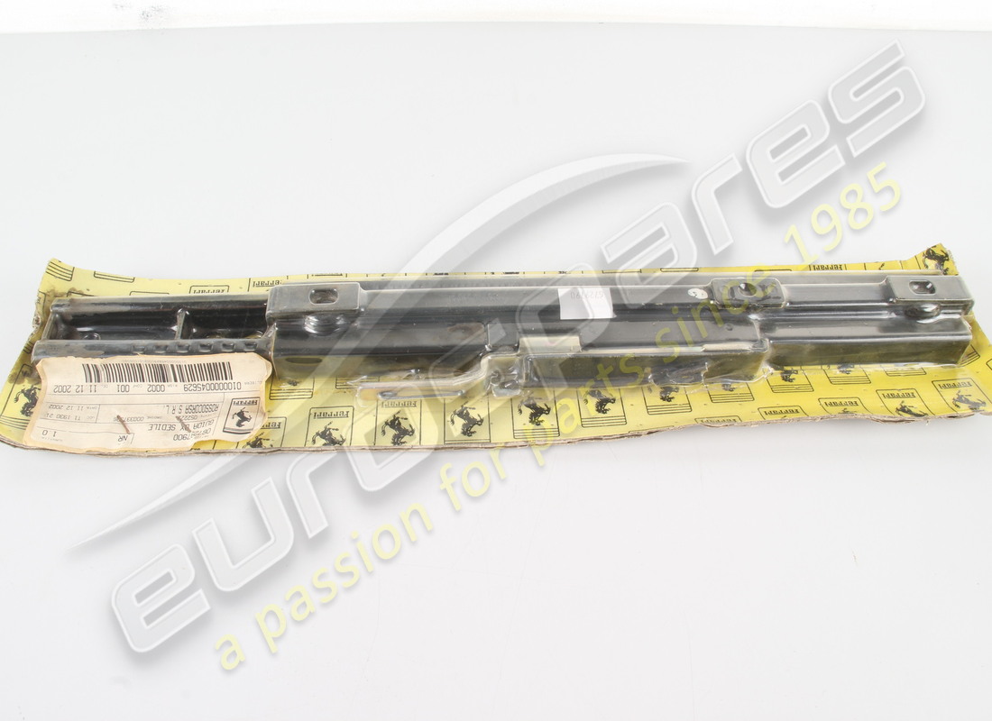 new ferrari complete rh seat guide. part number 67297900 (4)