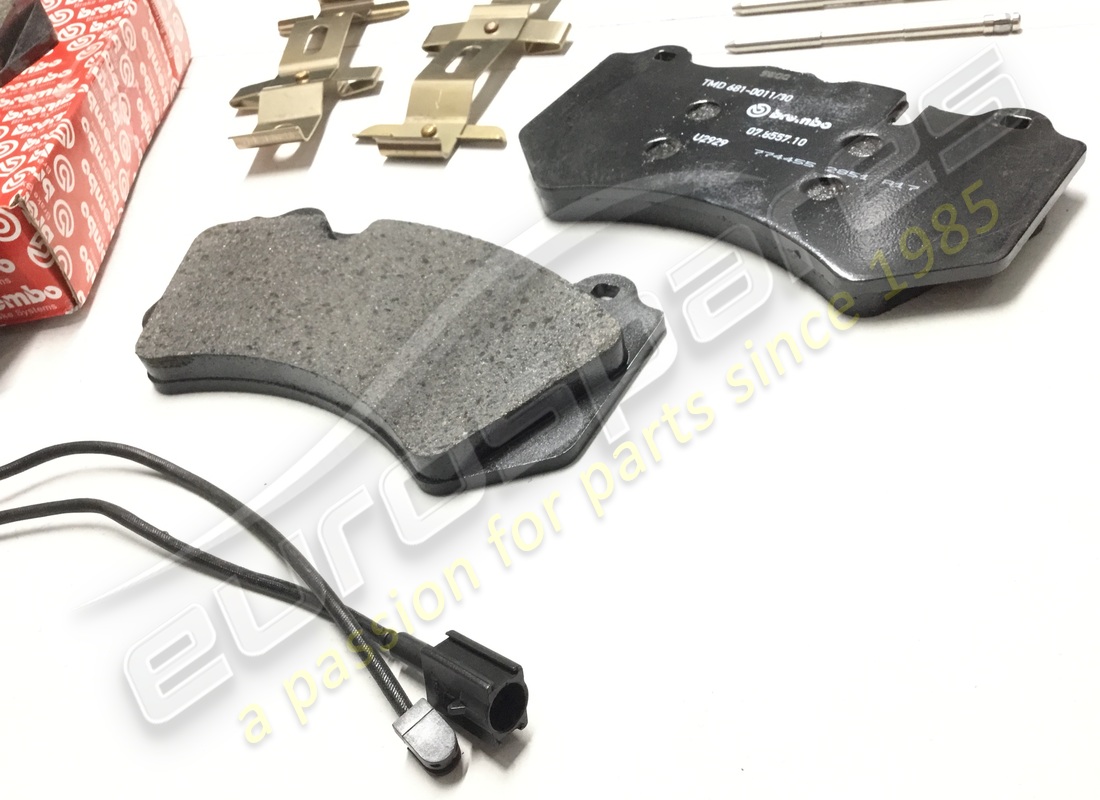 new ferrari kit of front pads. part number 70001086 (2)