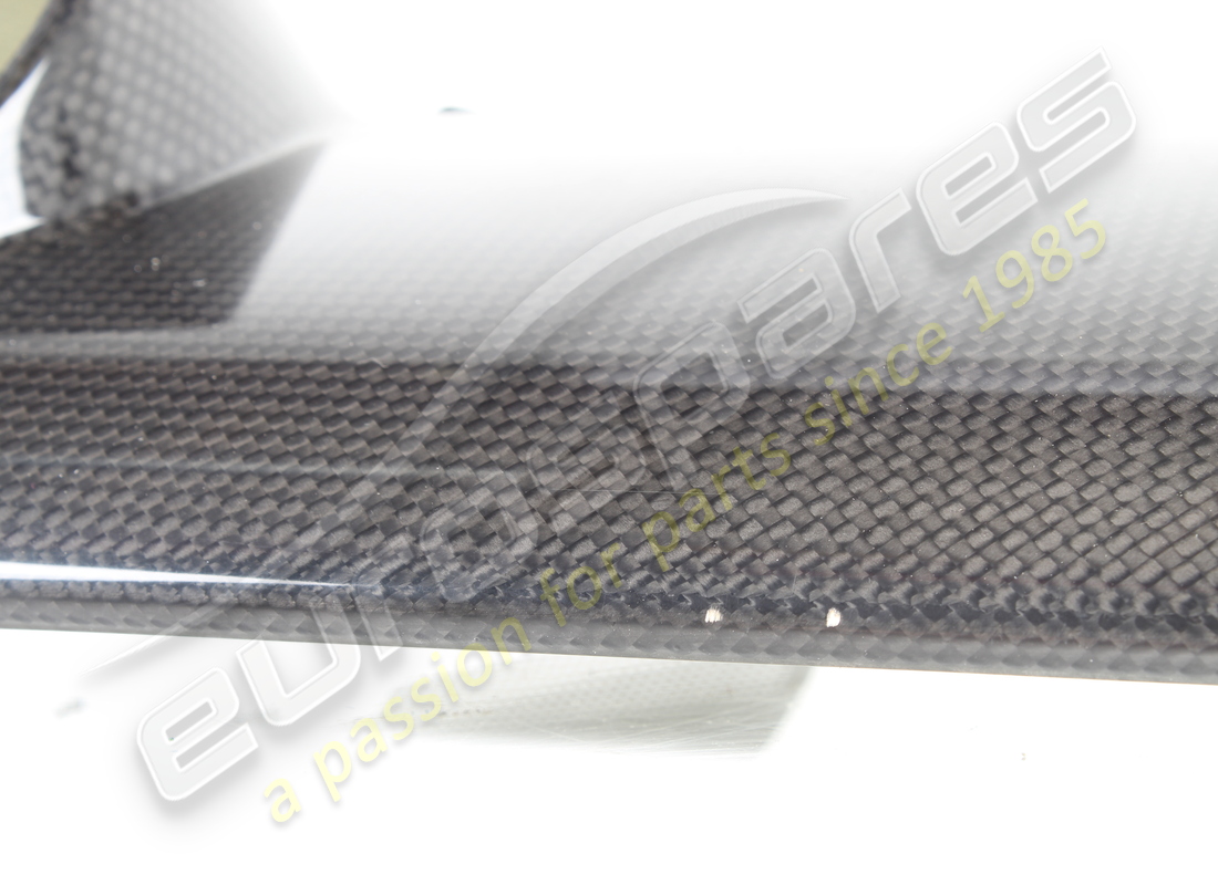 USED FERRARI RH MOULDING -CARBON VERSIO. PART NUMBER 69374900 (5) used ferrari rh moulding -carbon versio. part number 69374900 (5)