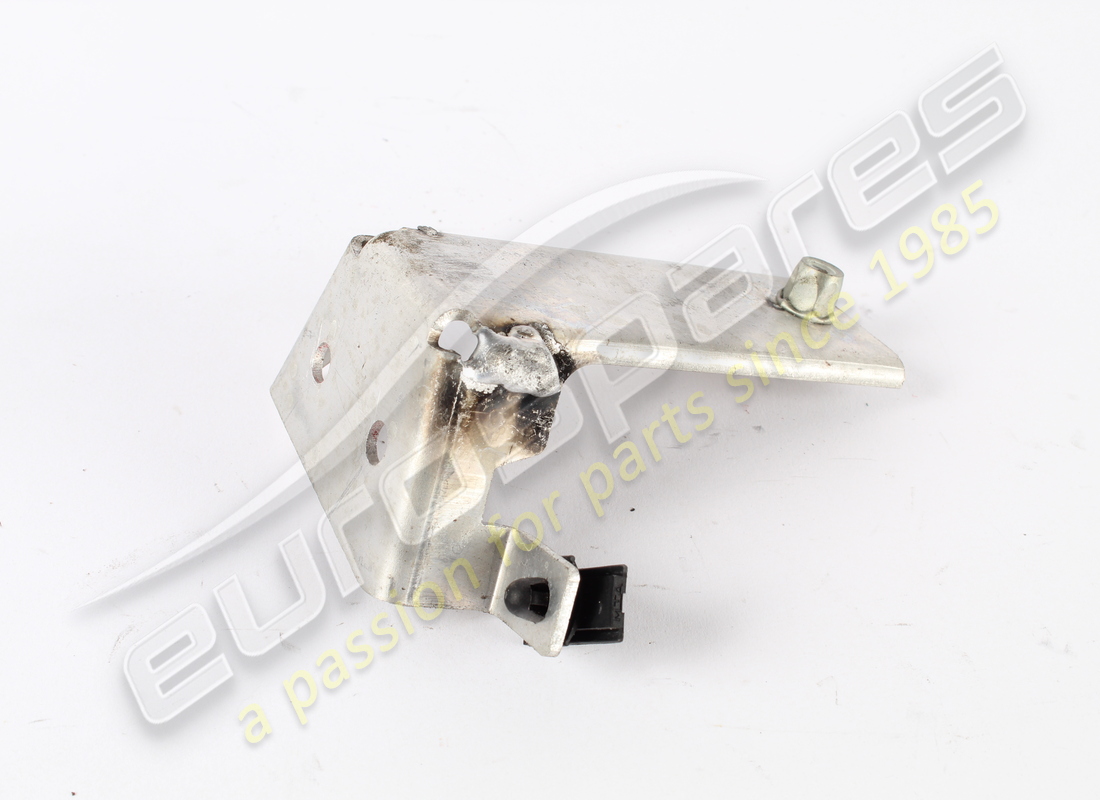 USED FERRARI RH TUBE FASTENER BRACKET. PART NUMBER 83216300 (2) used ferrari rh tube fastener bracket. part number 83216300 (2)