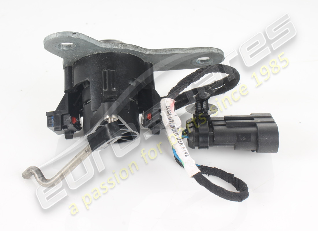 USED FERRARI COMPLETE LATCH MOUNTING. PART NUMBER 82811200 (2) used ferrari complete latch mounting. part number 82811200 (2)